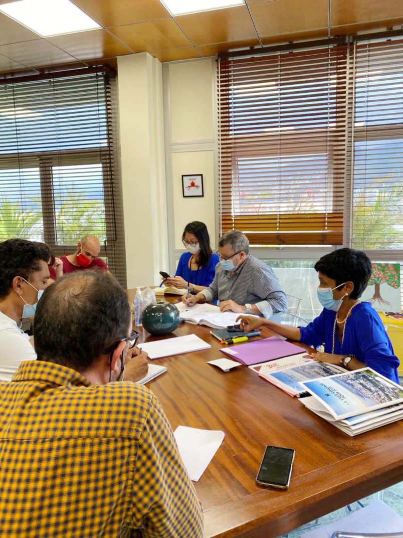 Ericka Bareigts, maire de Saint-Denis, et Gérard Françoise, Adjoint délégué à l’insertion, aux finances et à la sécurité, ont présenté les orientations budgétaires 2021 de la ville Ericka Bareigts, maire de Saint-Denis, et Gérard Françoise, Adjoint délégué à l’insertion, aux finances et à la sécurité, ont présenté les orientations budgétaires 2021 de la ville