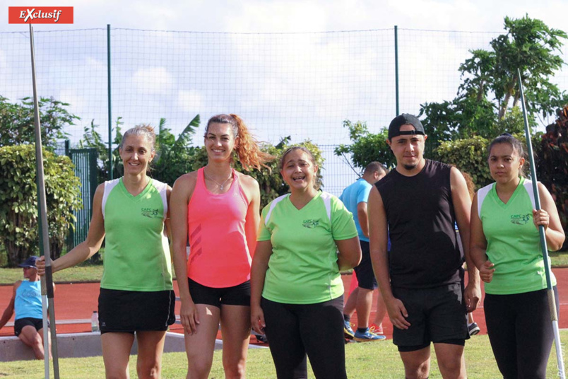 Esther Turpin pose avec des athlètes du CAPC Esther Turpin pose avec des athlètes du CAPC