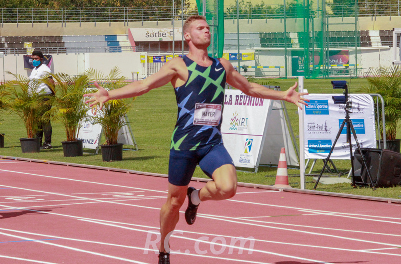 Kevin Mayer peut lever les bras, il a réussi son pari de se qualifier à La Réunion Kevin Mayer peut lever les bras, il a réussi son pari de se qualifier à La Réunion