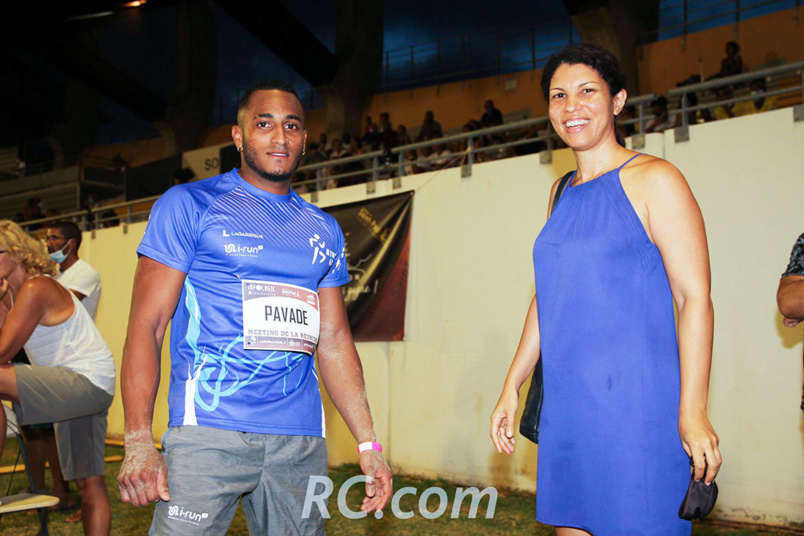 Vanessa Miranville, maire de La Possession, félicite le handisportif Pavadé Vanessa Miranville, maire de La Possession, félicite le handisportif Pavadé