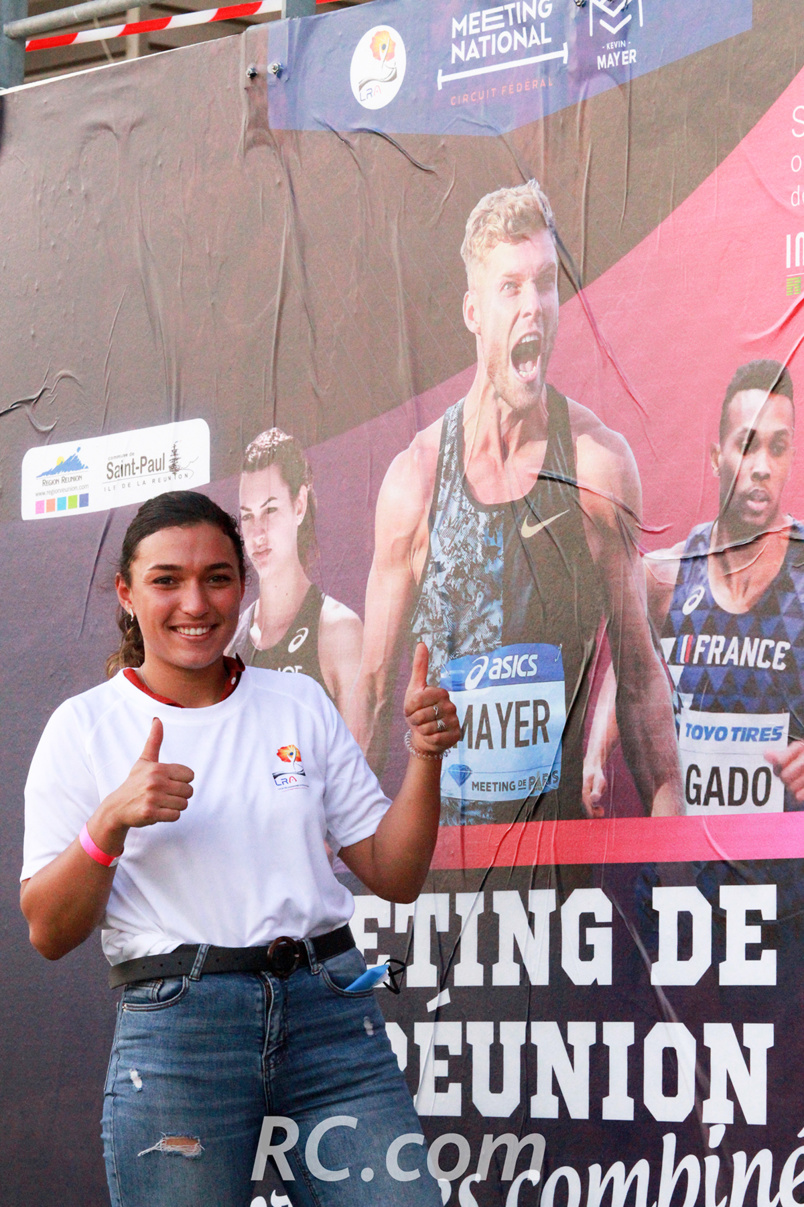 Cyrielle affiche sa préférence. Cyrielle affiche sa préférence.