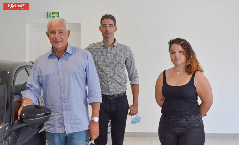 François Caillé, président du groupe Caillé, son fils Christophe Caillé, brand manager de la marque MG, et Emilie Dubard, chef produit Opel Réunion et chargée marketing