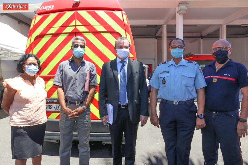 Marie-Lyne Soubadou et Hermann Rifosta, conseillers départementaux, Jacques Billant, Préfet de La Réunion, colonel Dominique Fontaine, directeur départemental du SDIS 974, et colonel Patrick Lallemand, médecin-chef du SDIS