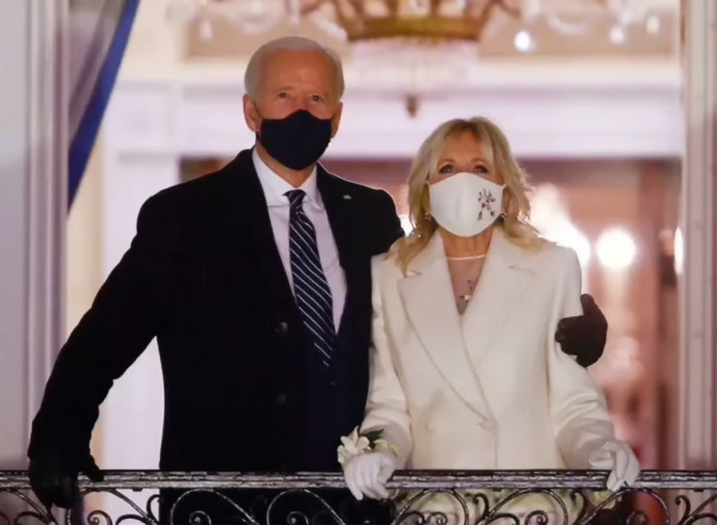 Le couple présidentiel au balcon de la Maison Blanche...