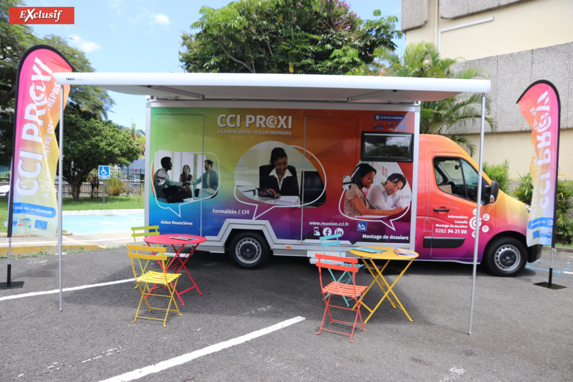Un véhicule connecté avec des conseillers qui recevront les entrepreneurs Un véhicule connecté avec des conseillers qui recevront les entrepreneurs
