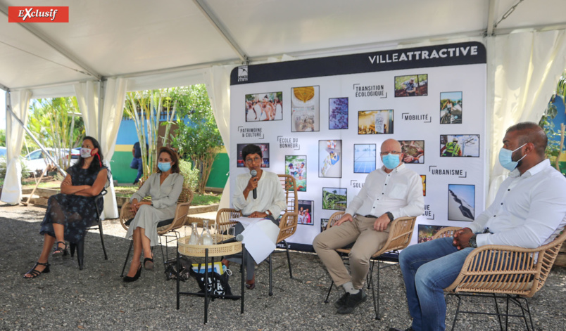 Brigitte Adame, 2ème adjointe, Dominique Turpin, élue déléguée à l'Insertion et au Projet de Rénovation Urbaine Nord Est Littoral (Prunel),  Ericka Bareigts, maire de Saint-Denis, Jean-François Hoareau, 1er adjoint, et Xavier-Jonathan Ritou, élu de secteur de Domenjod Brigitte Adame, 2ème adjointe, Dominique Turpin, élue déléguée à l'Insertion et au Projet de Rénovation Urbaine Nord Est Littoral (Prunel),  Ericka Bareigts, maire de Saint-Denis, Jean-François Hoareau, 1er adjoint, et Xavier-Jonathan Ritou, élu de secteur de Domenjod