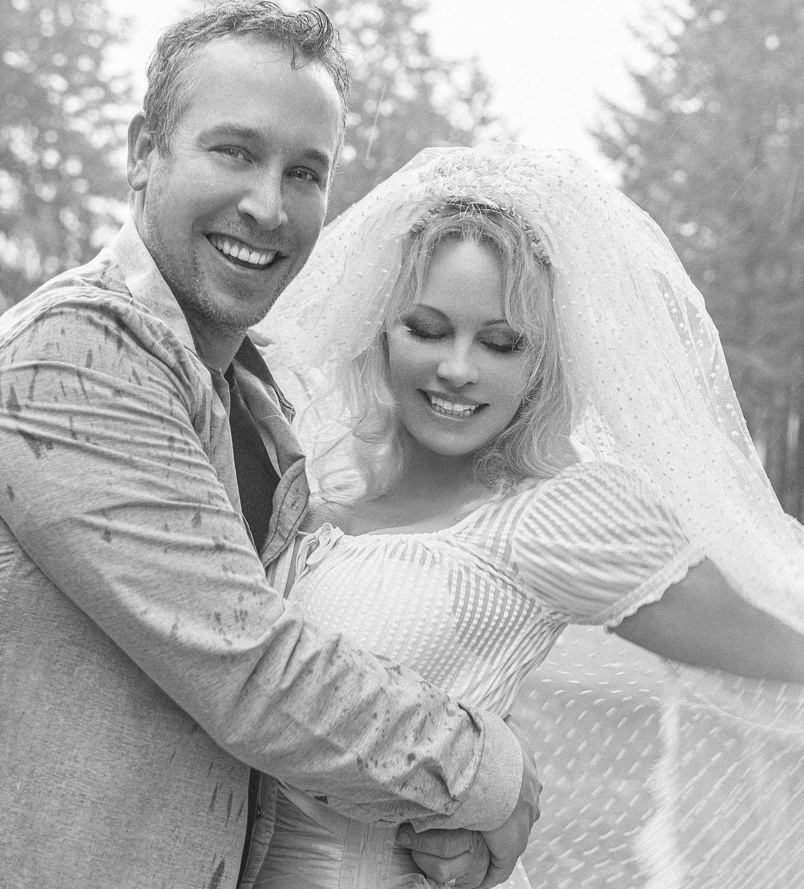 Pamela est devenue madame Hayhurst Pamela est devenue madame Hayhurst