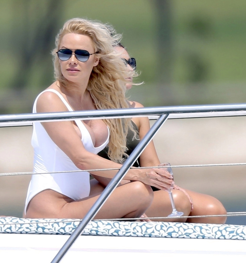 L'âge n'a pas de prise sur Pamela, toujours magnifique!