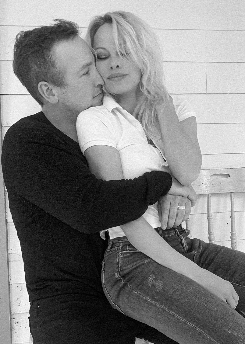 Félicitations et tous nos voeux de bonheur à Dan et Pamela! Félicitations et tous nos voeux de bonheur à Dan et Pamela!