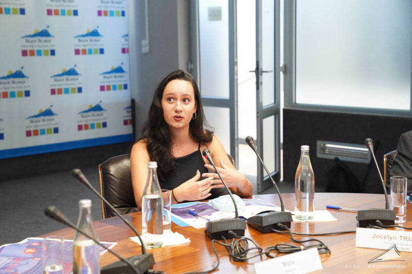 Malie, étudiante réunionnaise à l'EM Normandie, actuellement en distanciel Malie, étudiante réunionnaise à l'EM Normandie, actuellement en distanciel