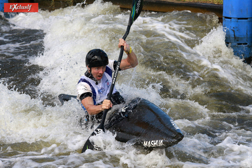 Dans les flots tumultueux, il fallait bien se frayer un chemin Dans les flots tumultueux, il fallait bien se frayer un chemin