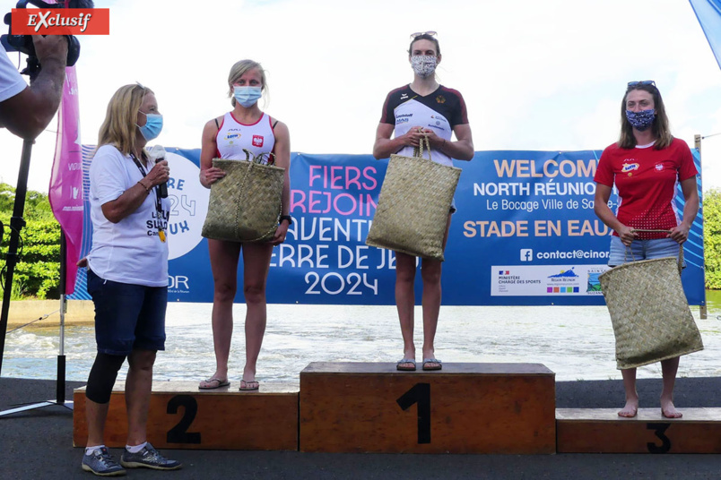 Les félicitations de Véronique Lagourgue aux lauréates Les félicitations de Véronique Lagourgue aux lauréates