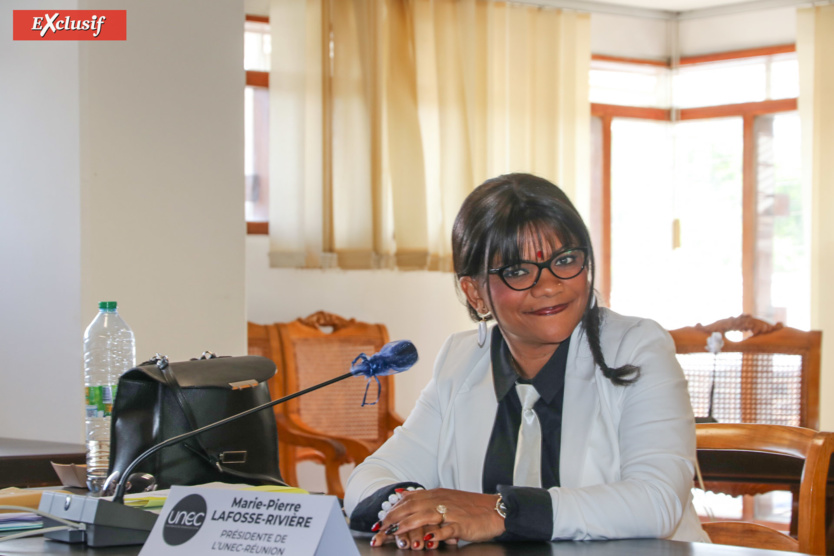 Elle a demandé une table ronde avec tous les organismes et institutionnels concernés par cette problématique Elle a demandé une table ronde avec tous les organismes et institutionnels concernés par cette problématique