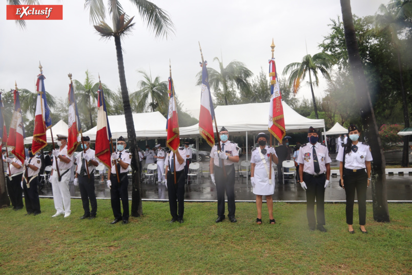 Les porte-drapeaux étaient présents Les porte-drapeaux étaient présents