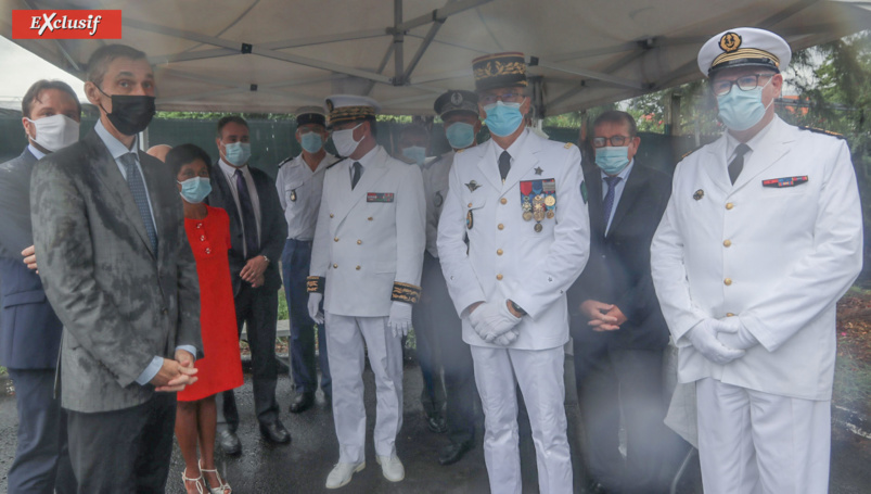 Les personnalités n'ont pas hésité à se mouiller pour cette cérémonie... pluvieuse Les personnalités n'ont pas hésité à se mouiller pour cette cérémonie... pluvieuse