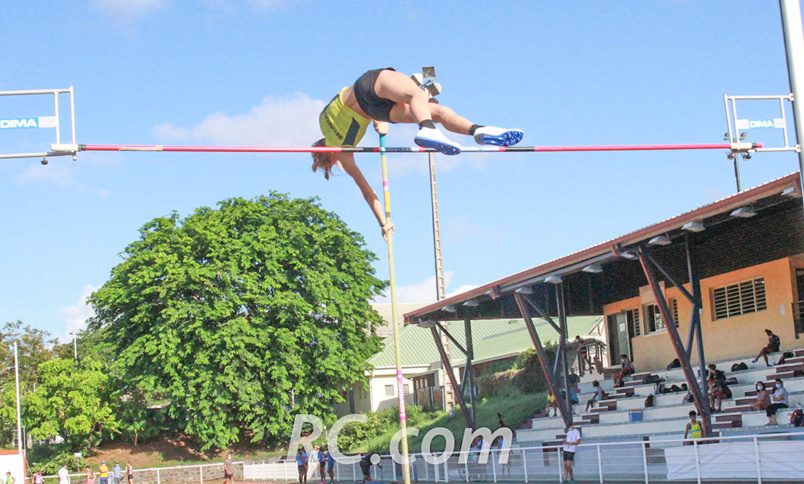 Julia Boslak championne «indoor» à la perche