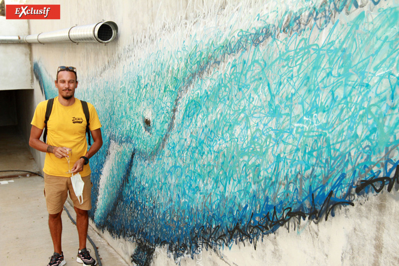 7 Spray, artiste, devant «son» baleineau !