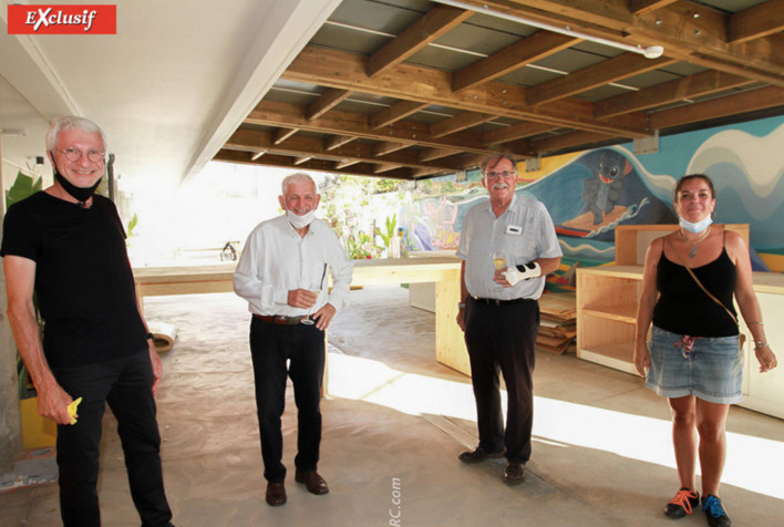 Christian Bertetto, Valère Lorion, invité, Jean Pihouée, architecte, et une employée de la mairie de Saint-Pierre