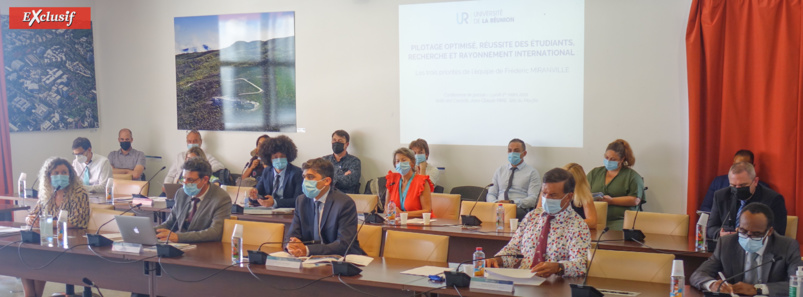 Présentation de l'équipe à la presse locale Présentation de l'équipe à la presse locale