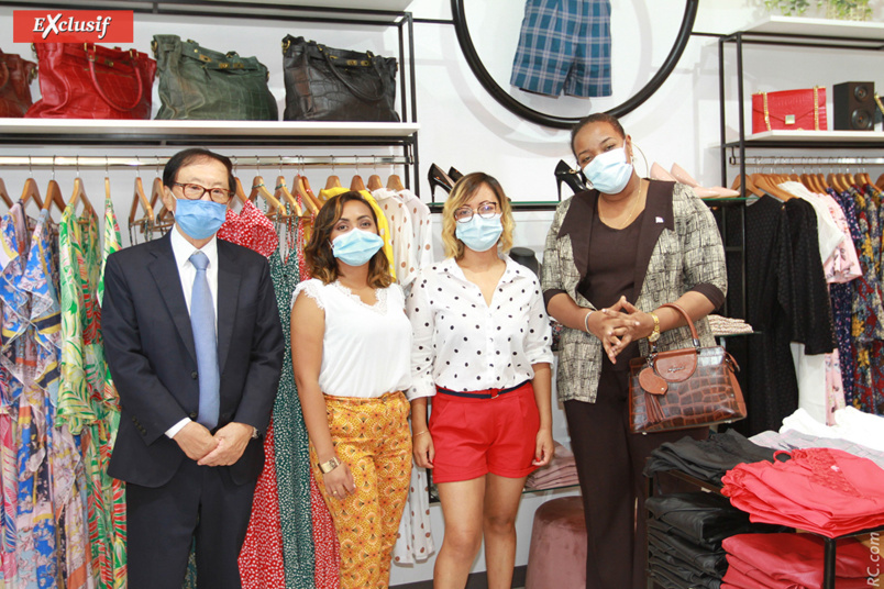 André Thien Ah Koon, maire du Tampon, Tiffany Andria-Payet, Farah Gossard, et Yolande Razanamalala, Consule générale de Madagascar André Thien Ah Koon, maire du Tampon, Tiffany Andria-Payet, Farah Gossard, et Yolande Razanamalala, Consule générale de Madagascar