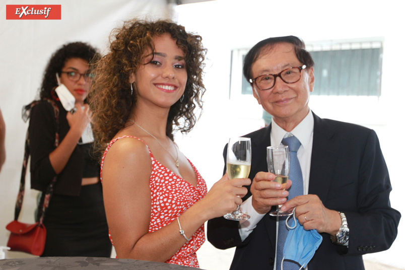 Clara Roland avec le maire André Thien Ah Koon Clara Roland avec le maire André Thien Ah Koon