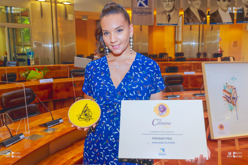 Julie Olivier a remporté le 1er Prix avec sa création «Fugitive» Julie Olivier a remporté le 1er Prix avec sa création «Fugitive»