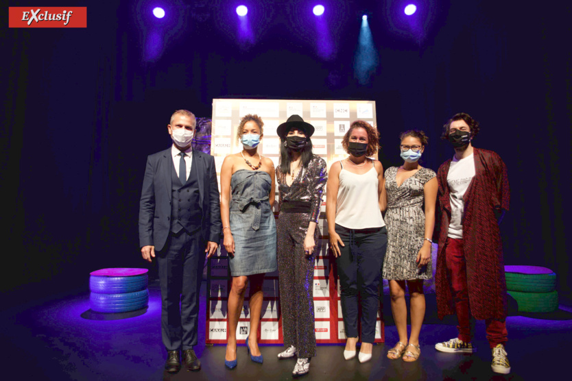 Aurélia et Nicolas avec le maire Olivier Rivière et quelques élues, dont Karine Haddad, élue à la Culture Aurélia et Nicolas avec le maire Olivier Rivière et quelques élues, dont Karine Haddad, élue à la Culture