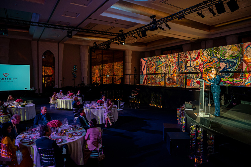 Le plus grand tableau du monde acheté 53 millions d'euros par un Français! Le plus grand tableau du monde acheté 53 millions d'euros par un Français!