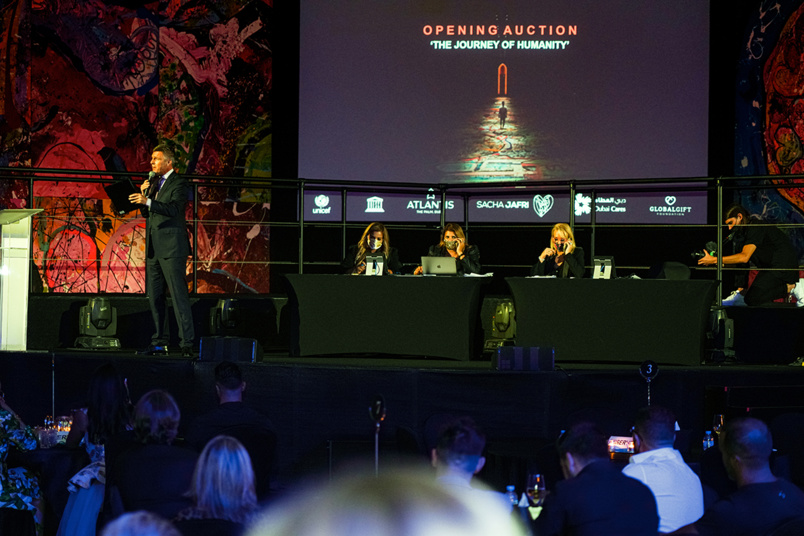 Le plus grand tableau du monde acheté 53 millions d'euros par un Français! Le plus grand tableau du monde acheté 53 millions d'euros par un Français!