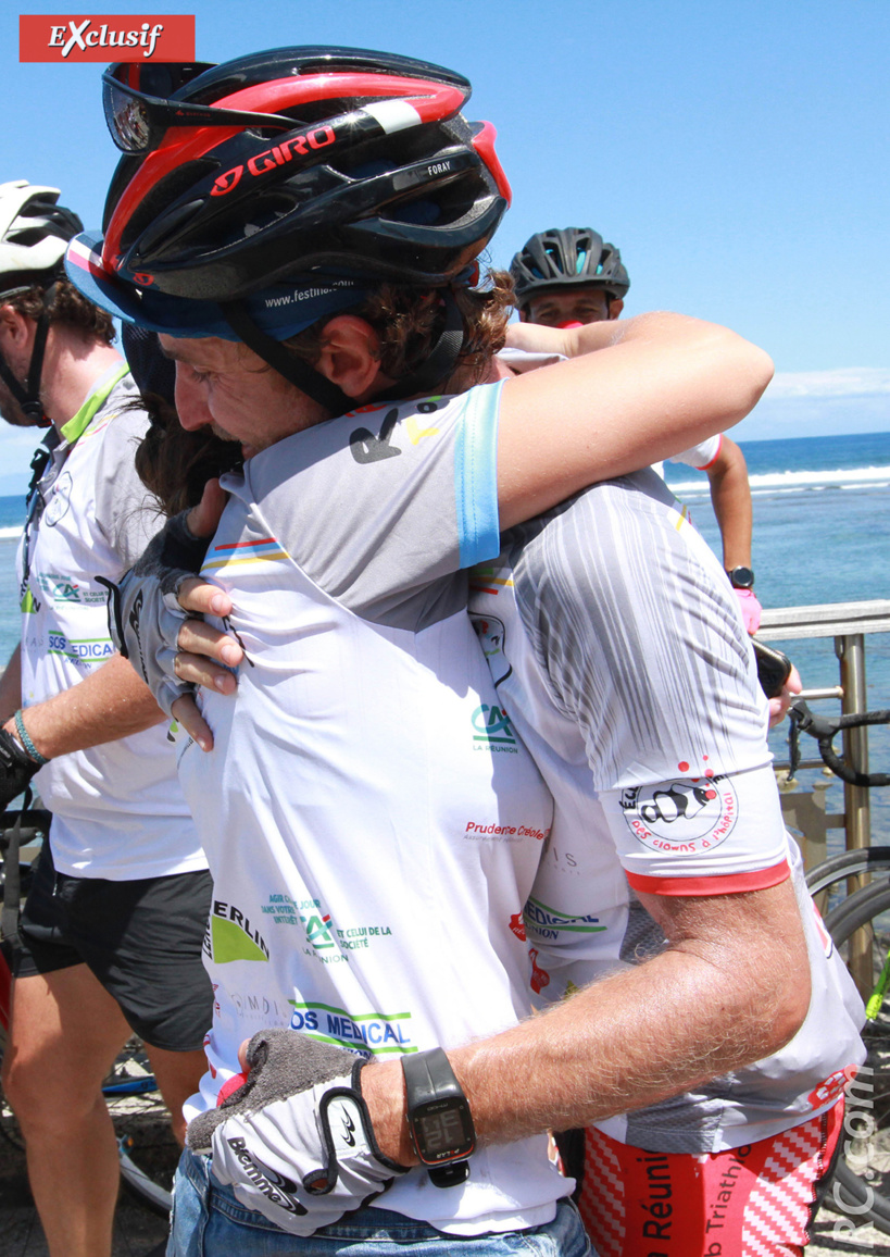 Tous les deux ont pleuré de joie Tous les deux ont pleuré de joie