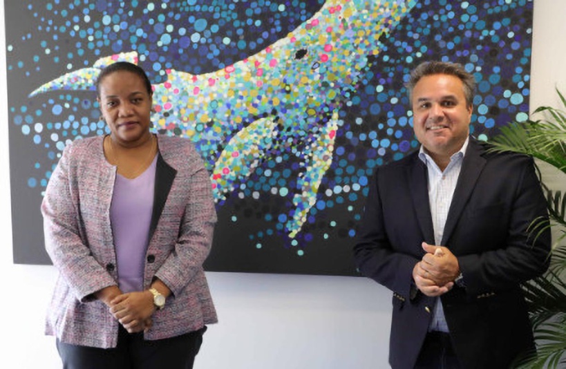 Marie Yolande Razanamalala,  Consule de la République de Madagascar à La Réunion, et Didier Robert, président de la Région Réunion