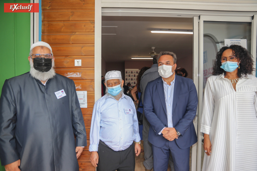 Mohammad Bhagatte, directeur de l'UNIR OI, Dawood Bhagatte, président de l'UNIR OI, Didier Robert, président de la Région, et Faouzia Vitry, vice-présidente de la Région Mohammad Bhagatte, directeur de l'UNIR OI, Dawood Bhagatte, président de l'UNIR OI, Didier Robert, président de la Région, et Faouzia Vitry, vice-présidente de la Région
