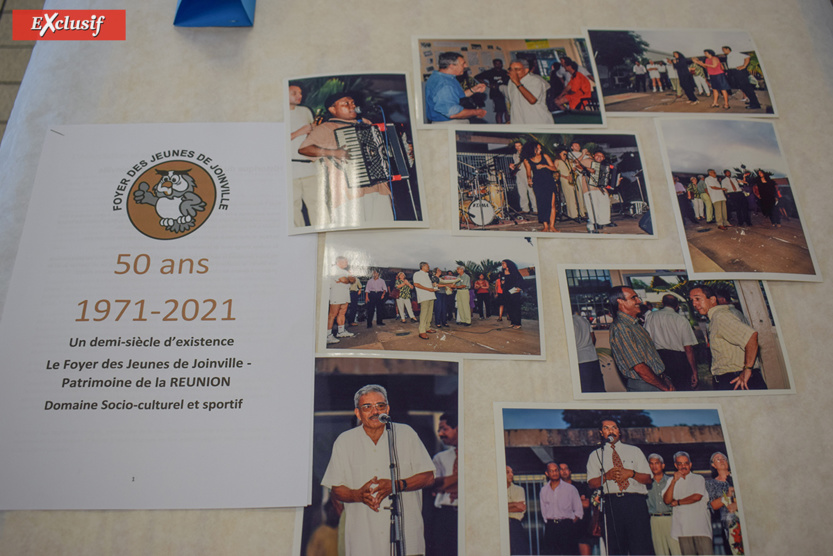 Sur certaines photos, on peut reconnaître des personnalités connues Sur certaines photos, on peut reconnaître des personnalités connues