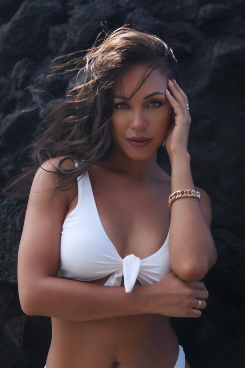 Marie-Jeanne, une très jolie Réunionnaise... Marie-Jeanne, une très jolie Réunionnaise...