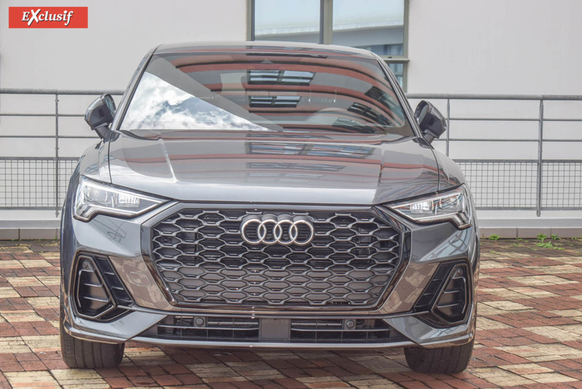 Cette Audi Q3 neuve venait d'arriver dans la concession quand on y était...