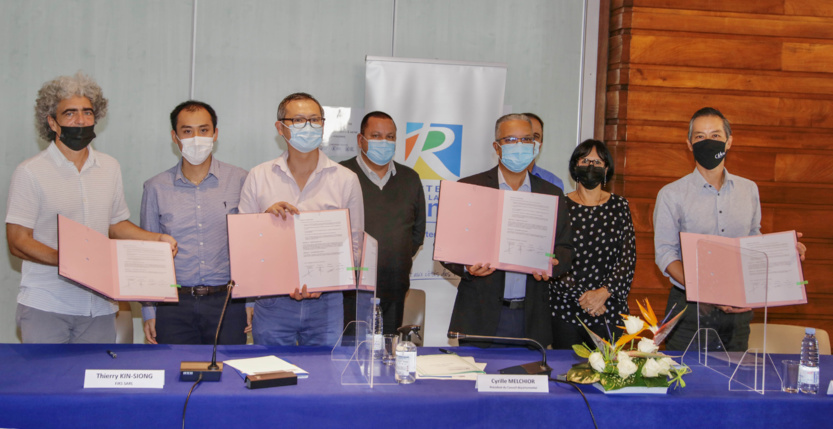 Signature officielle du protocole d'accord au Palais de la Source Signature officielle du protocole d'accord au Palais de la Source