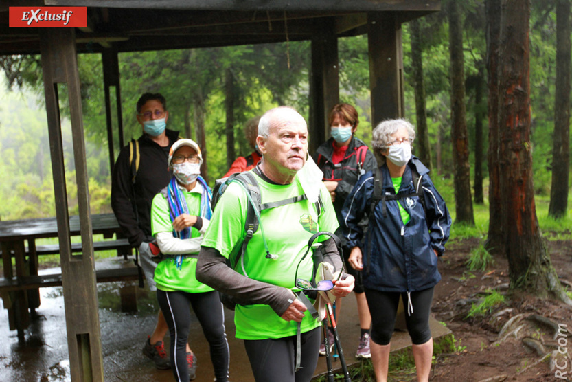 On a bien rappelé  aux uns et aux autres de respecter les distanciations sanitaires On a bien rappelé  aux uns et aux autres de respecter les distanciations sanitaires
