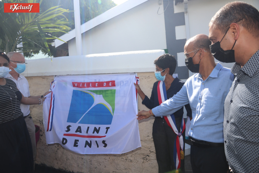 Avant le dévoilement de la plaque Avant le dévoilement de la plaque