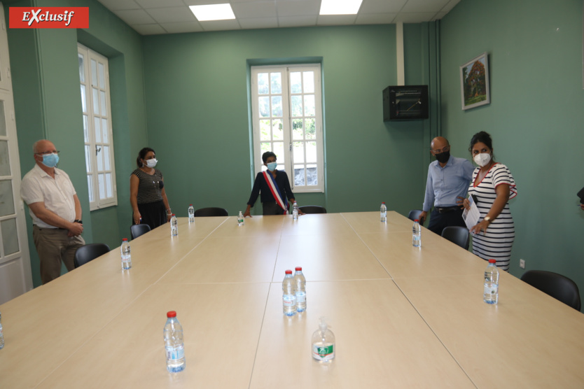 Une grande salle de réunion est à la disposition des associations Une grande salle de réunion est à la disposition des associations