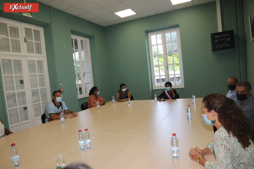 Une réunion avec quelques associations a eu lieu le jour de l'inauguration Une réunion avec quelques associations a eu lieu le jour de l'inauguration