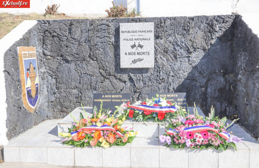 Plusieurs gerbes ont été déposées Plusieurs gerbes ont été déposées