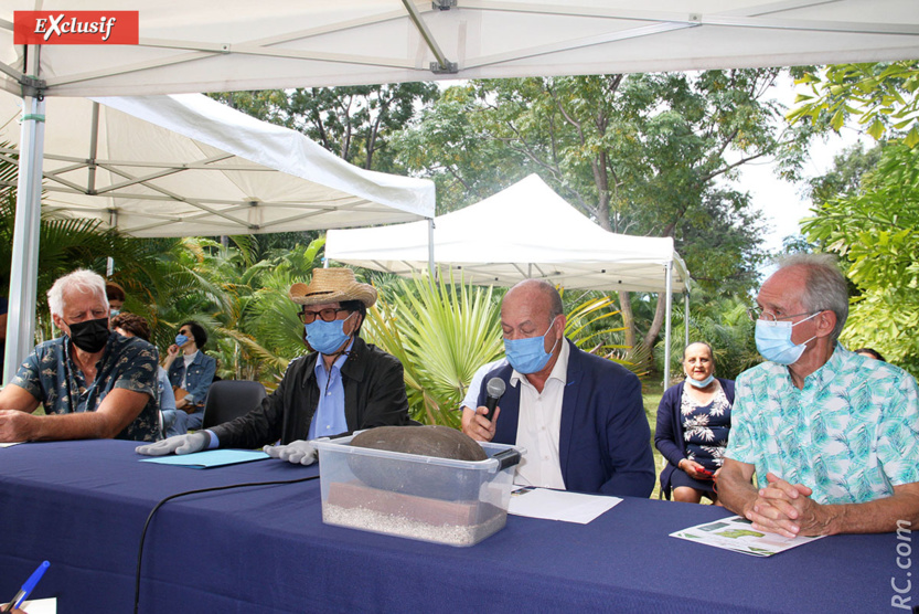A la table de conférence: Olivier Coton, président de Palmeraie-Union, André Thien Ah Koon, Charles-Emile Gonthier et Thierry Hubert A la table de conférence: Olivier Coton, président de Palmeraie-Union, André Thien Ah Koon, Charles-Emile Gonthier et Thierry Hubert
