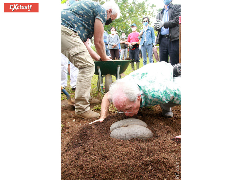 Le bisou de Thierry Hubert à sa chère protégée Le bisou de Thierry Hubert à sa chère protégée