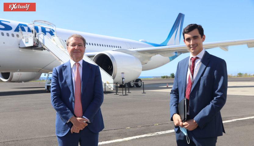 Pascal de Izaguirre, PDG de Corsair, et Jules Perreau, directeur régional de Corsair, devant l'A330neo Pascal de Izaguirre, PDG de Corsair, et Jules Perreau, directeur régional de Corsair, devant l'A330neo