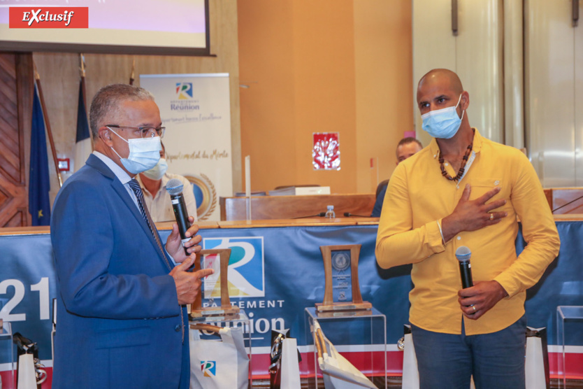 Prix Départemental du Mérite: 11 Réunionnais honorés Prix Départemental du Mérite: 11 Réunionnais honorés