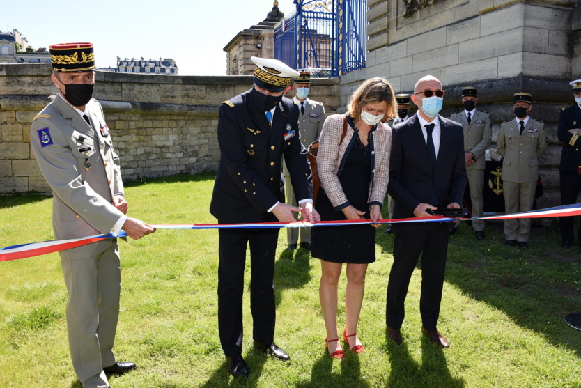 Coupure de ruban avec les personnalités Coupure de ruban avec les personnalités