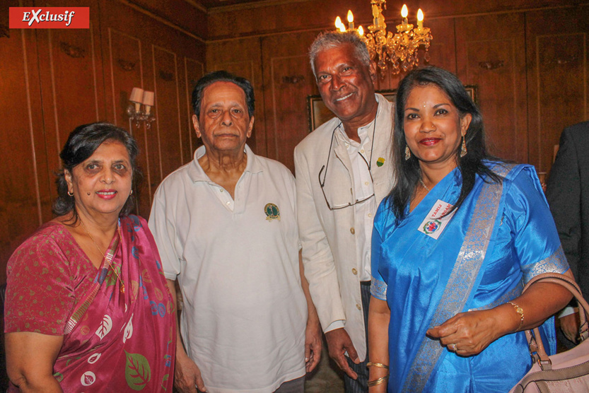 Sarojini et Anerood Jugnauth avec ses invités réunionnais Sarojini et Anerood Jugnauth avec ses invités réunionnais