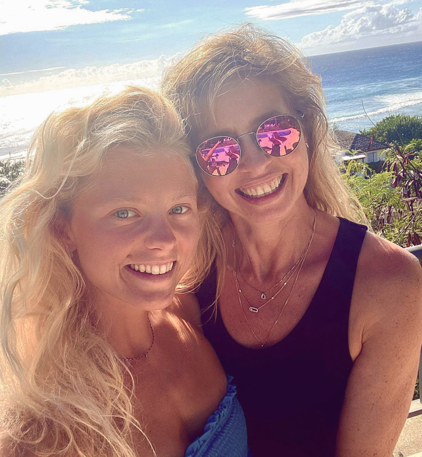 Marjolaine Pierré et sa maman Agnès, triathlète: «Marjolaine a brillé après des heures d'entraînement sous le soleil de La Réunion... par les hauts et par les bas... Vice-championne et championne dans sa catégorie d'âge... Bravo!» Marjolaine Pierré et sa maman Agnès, triathlète: «Marjolaine a brillé après des heures d'entraînement sous le soleil de La Réunion... par les hauts et par les bas... Vice-championne et championne dans sa catégorie d'âge... Bravo!»