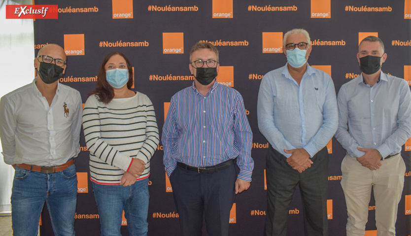 Nicolas Honorine, responsable secteur Mission Locale Sud, Sarah Patel du site gastronomique.re, Jean-Marc Escalettes, directeur général Orange Réunion Mayotte, Azzedine Bouali, directeur Fédération Réunionnaise du Tourisme, et Jérôme Fromager, directeur communication Orange Réunion Mayotte Nicolas Honorine, responsable secteur Mission Locale Sud, Sarah Patel du site gastronomique.re, Jean-Marc Escalettes, directeur général Orange Réunion Mayotte, Azzedine Bouali, directeur Fédération Réunionnaise du Tourisme, et Jérôme Fromager, directeur communication Orange Réunion Mayotte