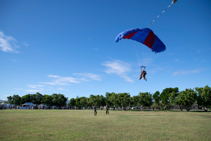 Démonstration de sauts en parachute